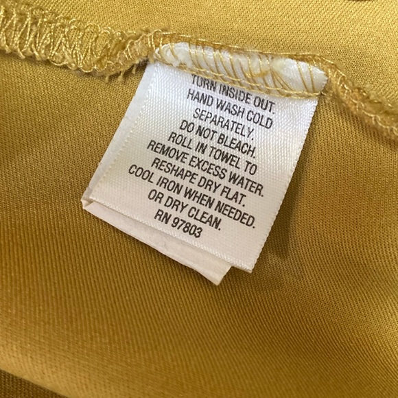 Bar lll~Fun Flaring Polyester/Spandex Skirt~Back Zipper~Waistband~Size M - Picture 8 of 8